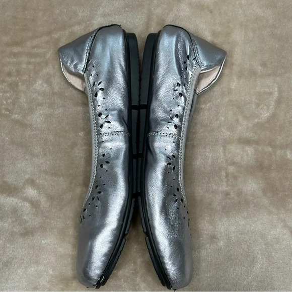 Vionic Geneva Ballet Flat Soft Metallic Silver Perforated Leather Sz 7.5 - Picture 7 of 13